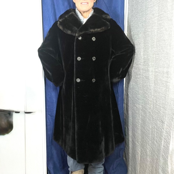 •VINTAGE•LIKE NEW |•BORGAZIA•| Sportowne Faux Fur Coat - Picture 1 of 15